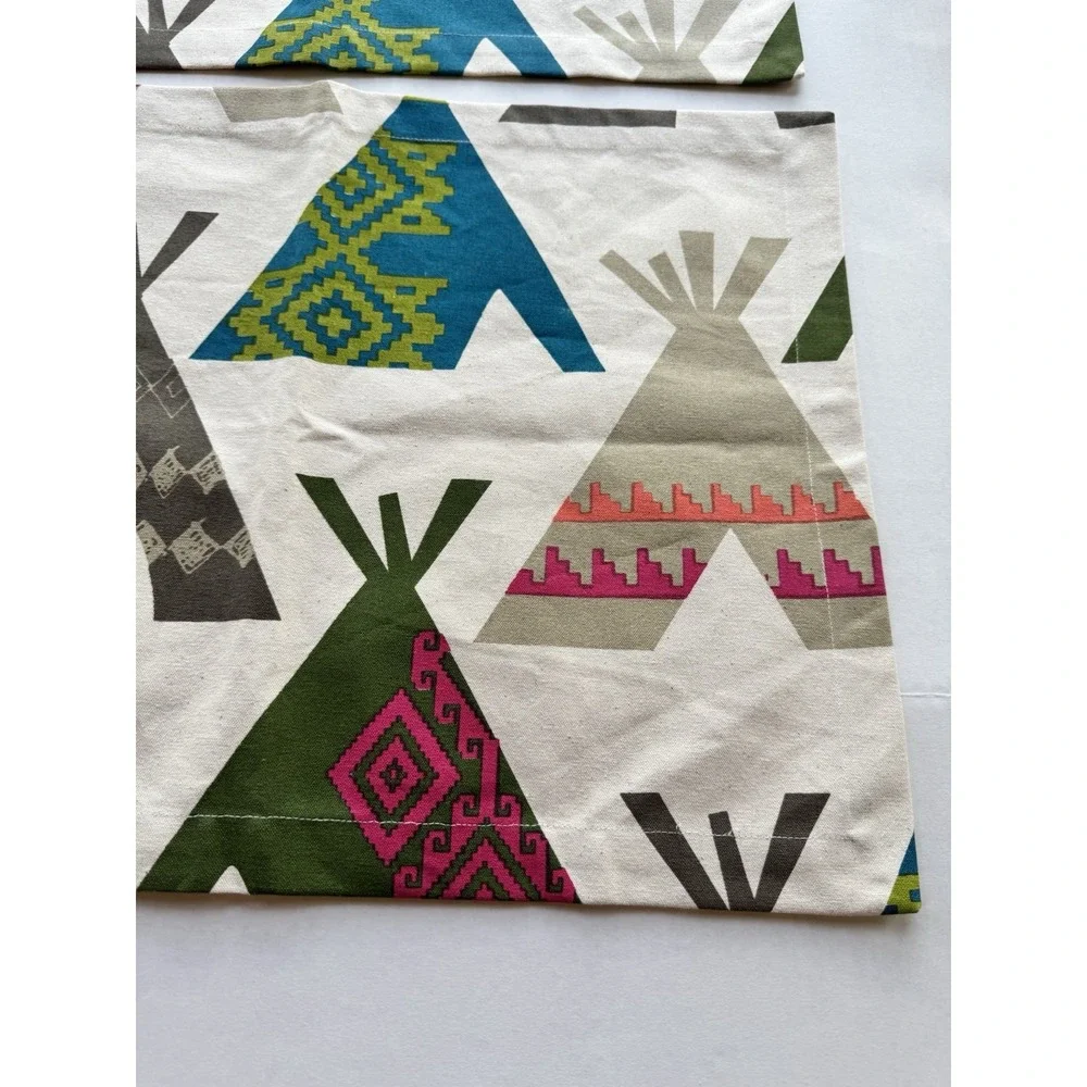 Set Of 2 Matching Crate And Barrel Placemats & Napkins 21x21 Teepee Holiday